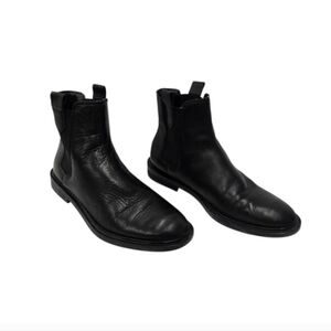 Zara Classic Style Chelsea Leather Boots in Black